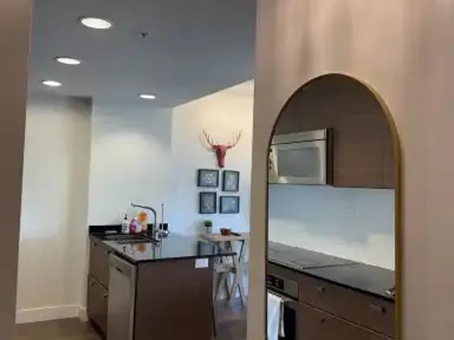 1 Bedroom Condo Calgary AB 102434452