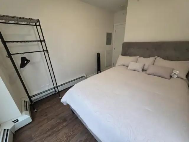1 Bedroom Condo Calgary AB 102845553