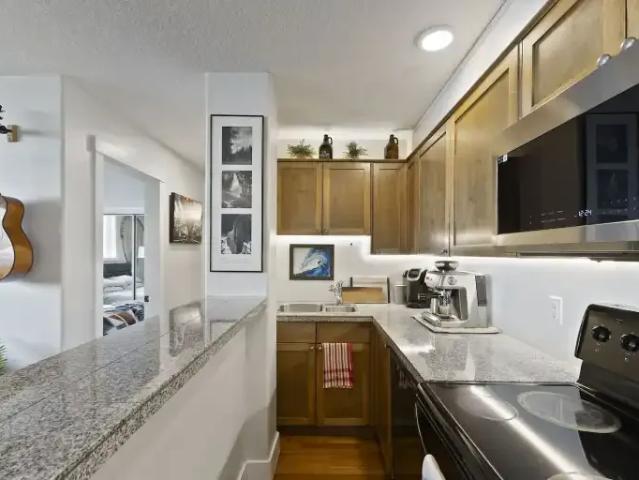 1 Bedroom Condo Calgary AB 103354951
