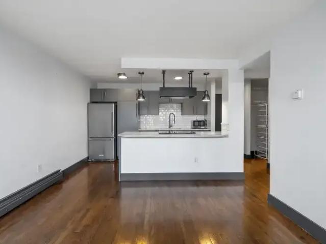 1 Bedroom Condo Calgary AB 104563574