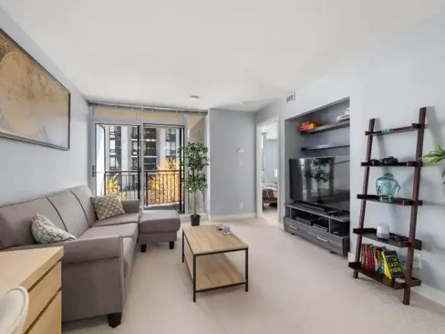1 Bedroom Condo Calgary AB 104180373