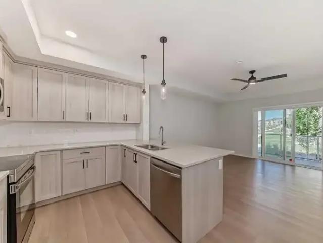 1 Bedroom Condo Calgary AB 104181428