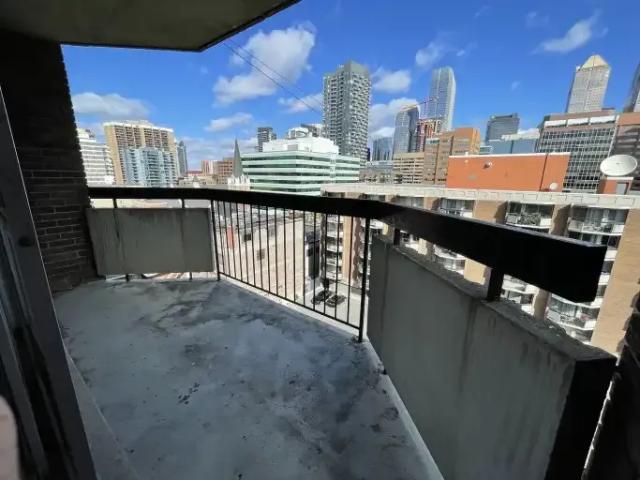 1 Bedroom Condo Calgary AB 104182687