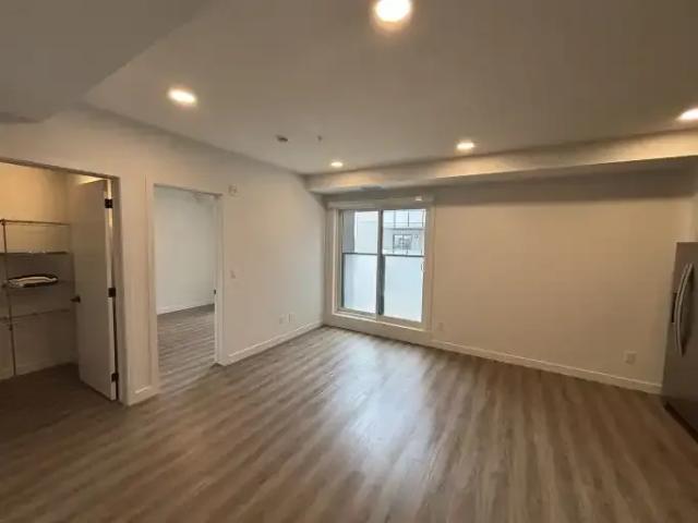 1 Bedroom Condo Calgary AB 104224131