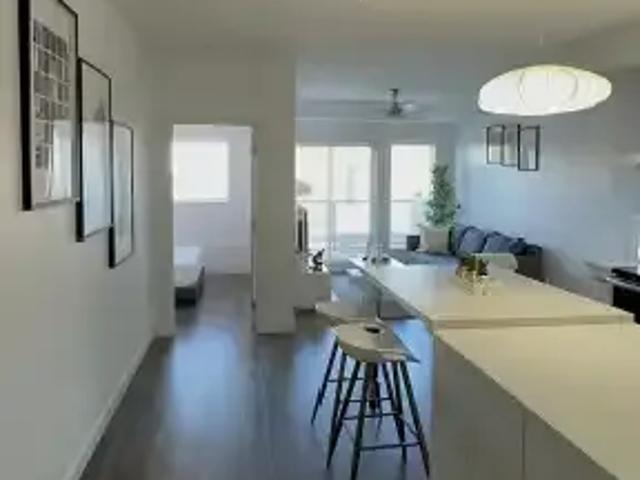 1 Bedroom Condo Calgary AB 105394323
