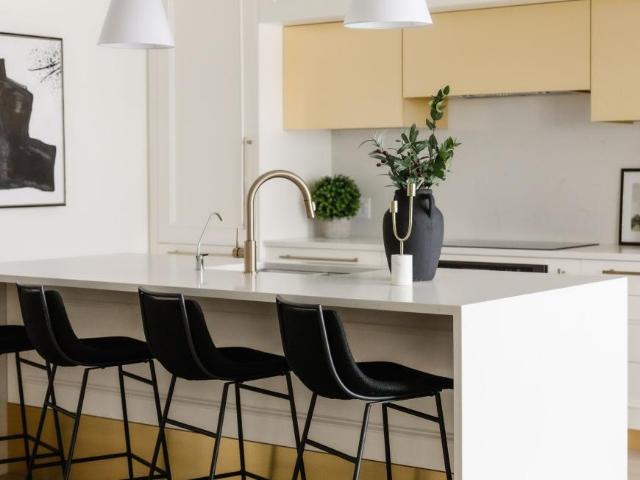 1 Bedroom Condo Centre Wellington ON 90977122