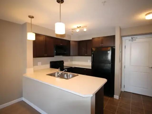 1 Bedroom Condo Edmonton AB 104864154