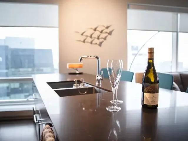 1 Bedroom Condo Edmonton AB 104863822