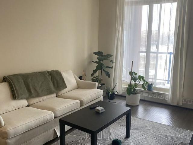 1 Bedroom Condo for Rent at 2727 28 Ave Se, Calgary, AB T2B 0L4