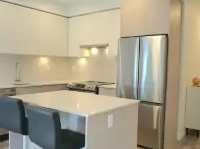 1 Bedroom Condo Surrey BC 105087877
