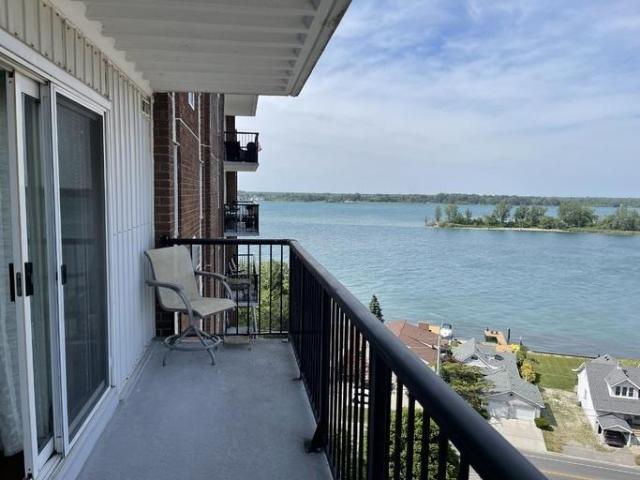 1 Bedroom Condo Windsor ON 103178656