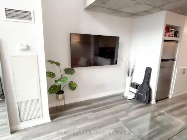 1 Bedroom Condo Toronto ON 102052424