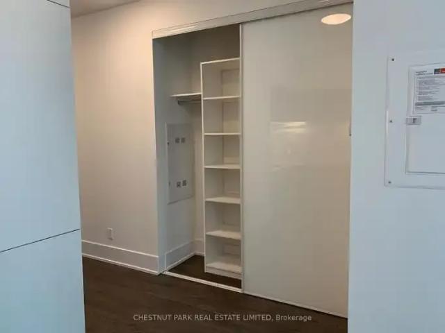1 Bedroom Condo Toronto ON 103695152