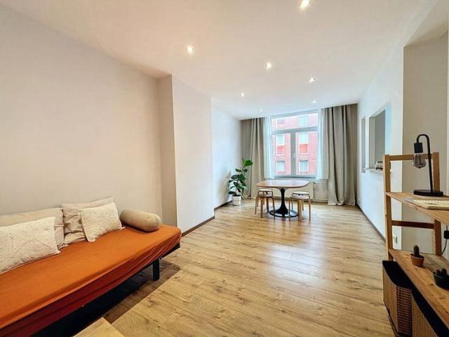 1 BEDROOM APARTMENT + OFFICE FOR RENT