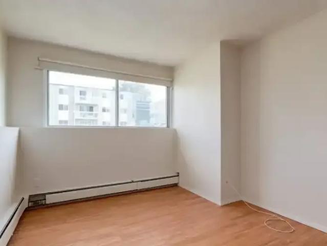 1 Bedroom Apartment Brooks AB 99672645