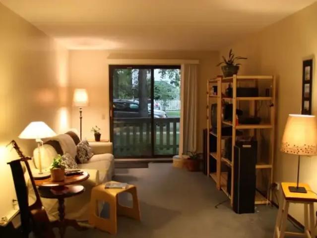 1 Bedroom Apartment Calgary AB 104434173