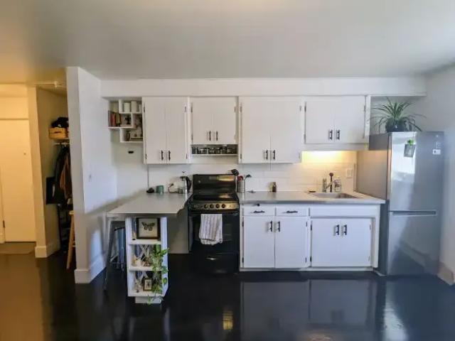 1 Bedroom Apartment Calgary AB 104841560