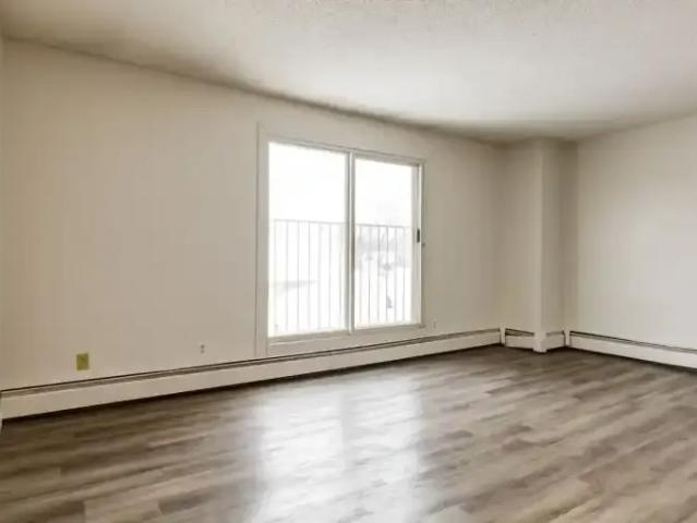 1 Bedroom Apartment Camrose AB LS103011341