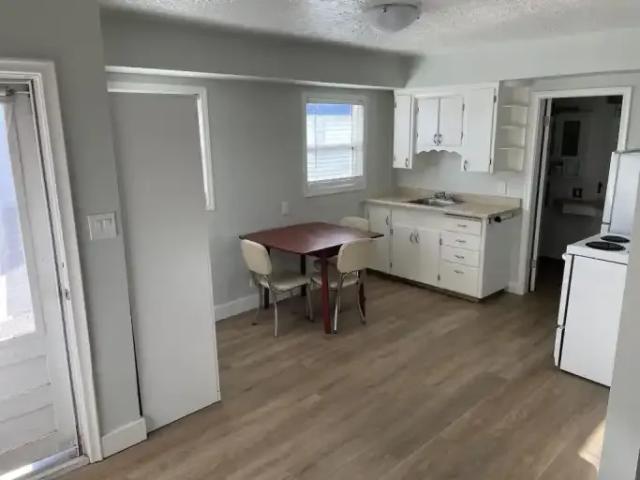 1 Bedroom Apartment Claresholm AB 103011557