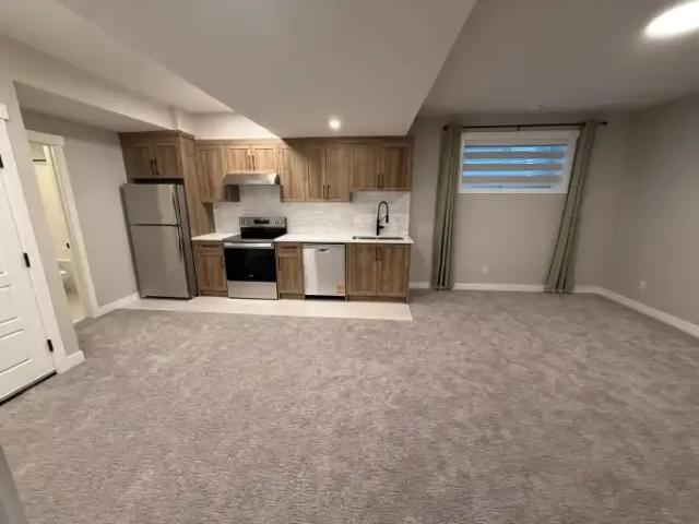 1 Bedroom Apartment Cochrane AB 102883468