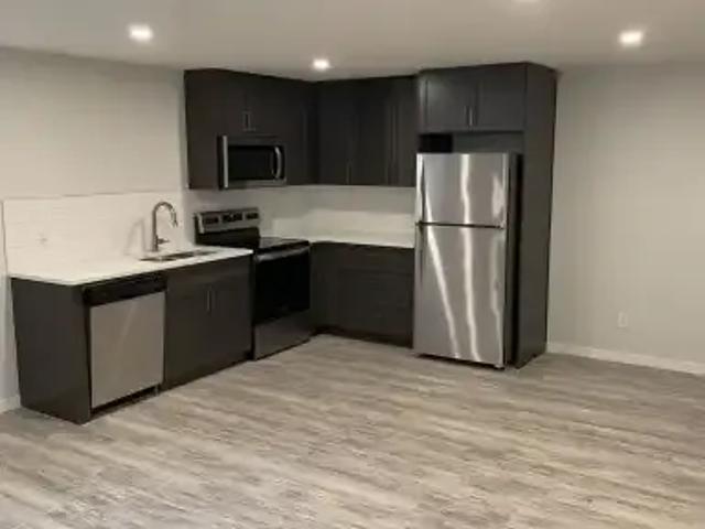 1 Bedroom Apartment Cochrane AB 102883554