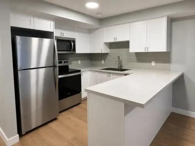 1 Bedroom Apartment Cochrane AB 103091399