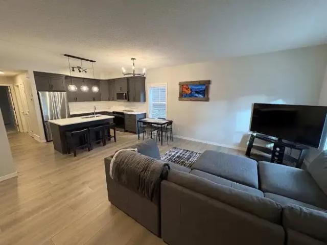 1 Bedroom Apartment Cochrane AB 104179375