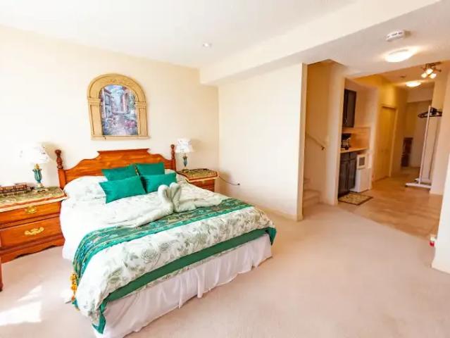 1 Bedroom Apartment Cochrane AB 104181835