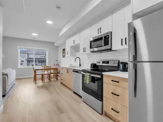 1 Bedroom Apartment Cochrane AB 105047760