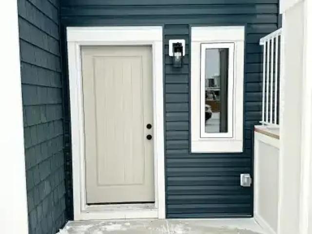 1 Bedroom Apartment Cochrane AB 105047765