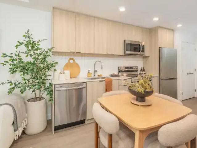 1 Bedroom Apartment Coquitlam BC 99753088