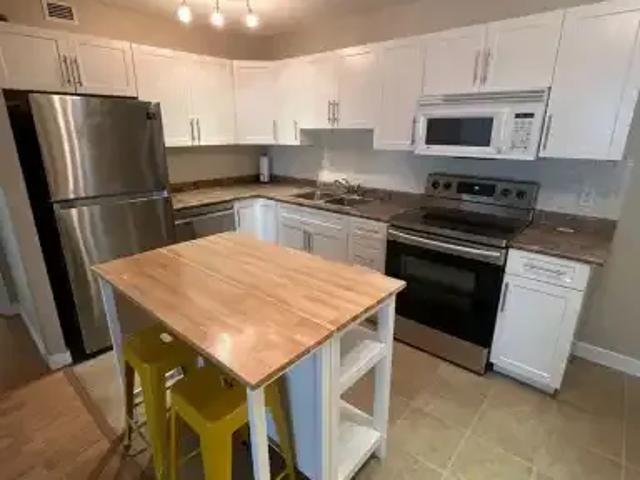 1 Bedroom Apartment Edmonton AB 102715362