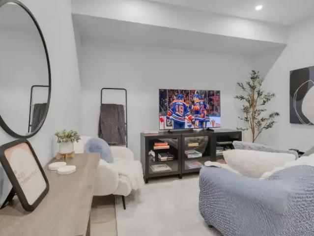 1 Bedroom Apartment Edmonton AB 104181863