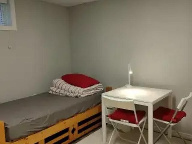 1 Bedroom Apartment Edmonton AB 104864161
