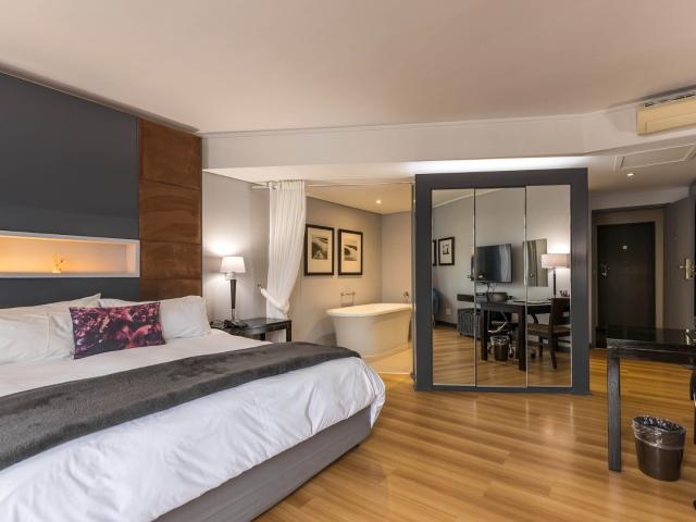 1 Bedroom Apartment / Flat For Sale in Century City