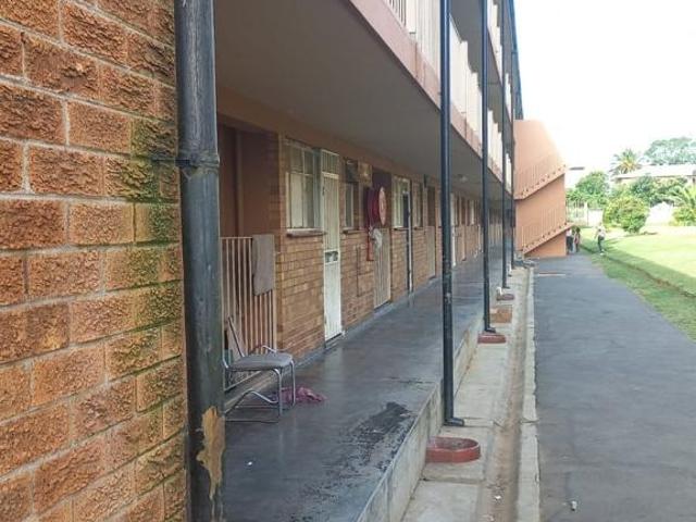 1 Bedroom Apartment / Flat For Sale in Crown Gardens