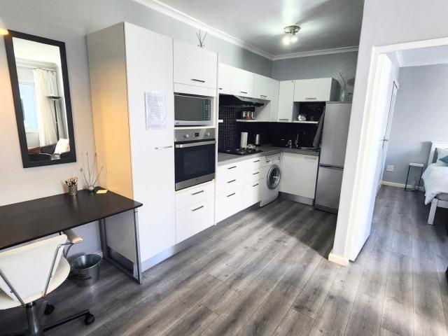 1 Bedroom Apartment / Flat For Sale in Oranjezicht