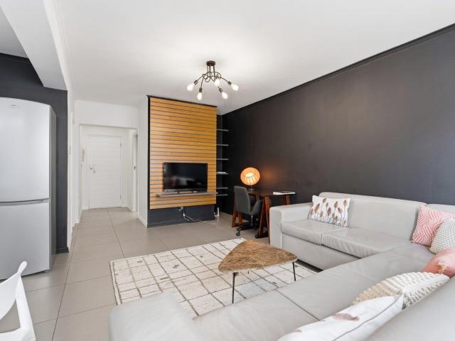 1 Bedroom Apartment / Flat For Sale in Mouille Point