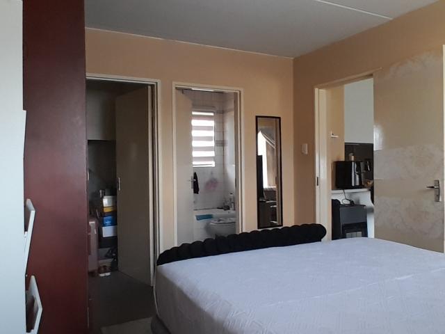 1 Bedroom Apartment / Flat For Sale in Meredale