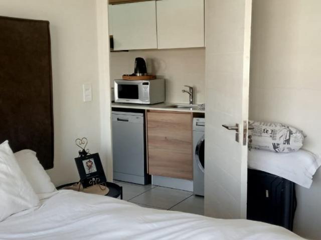 1 Bedroom Apartment / Flat To Rent in Waterfall
