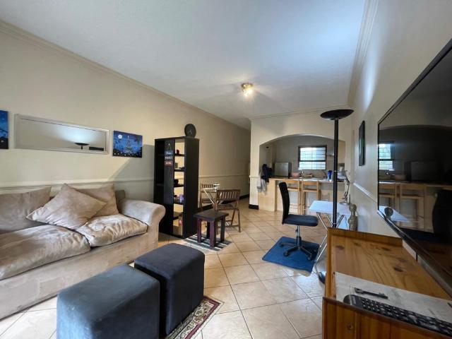 1 Bedroom Apartment / Flat To Rent in Benmore Gardens