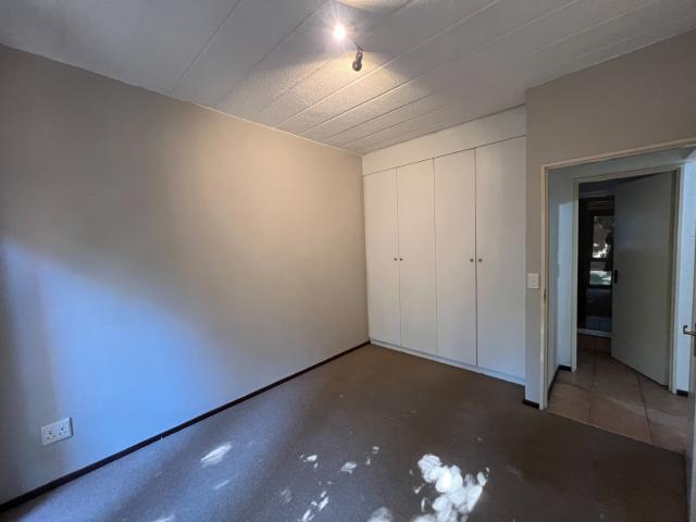 1 Bedroom Apartment / Flat To Rent in Douglasdale
