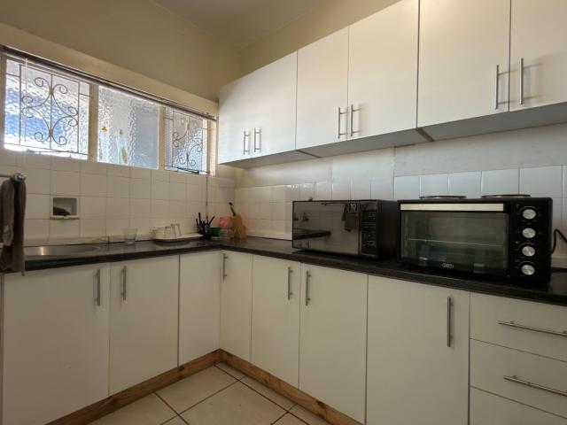 1 Bedroom Apartment / Flat To Rent in Essenwood