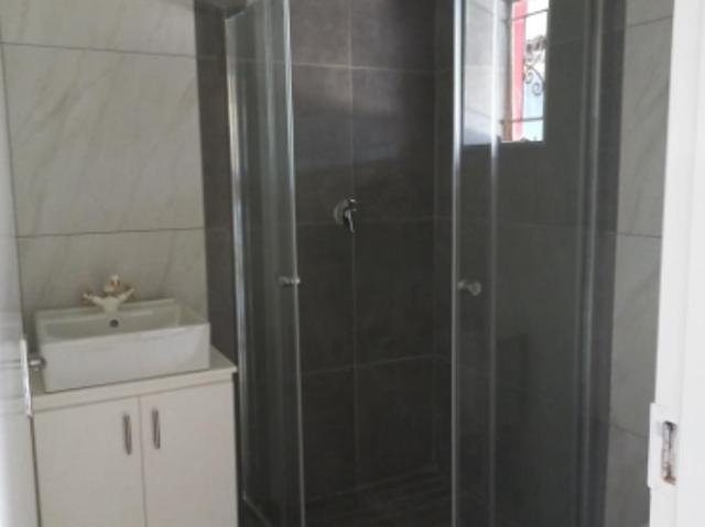 1 Bedroom Apartment / Flat To Rent in Franklin Roosevelt Park