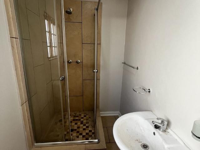 1 Bedroom Apartment / Flat To Rent in Rhodesdene