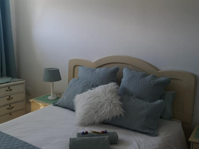 1 Bedroom Apartment / Flat To Rent in Strand North