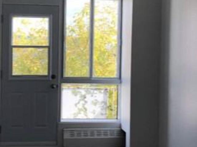 1 Bedroom Apartment for Rent at 2390 Avenue Madison #411, Montréal, QC H4B 2T6 Haut Lachine