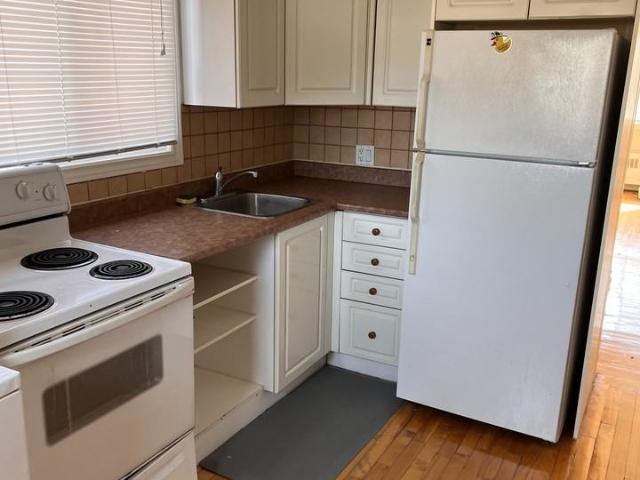 1 Bedroom Apartment for Rent at 4965 Avenue de Mayfair #1, Montréal, QC H4V 2E6 Loyola