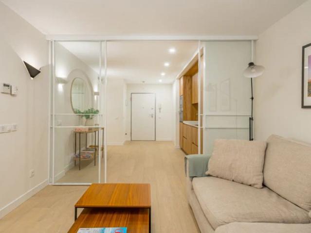 1 bedroom apartment for rent in Argüelles, bills included