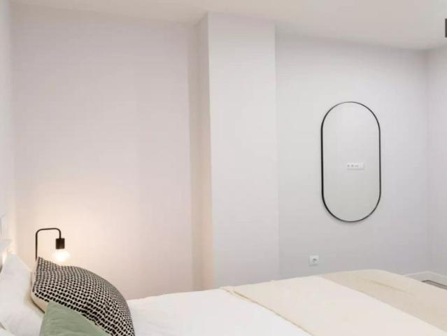 1 bedroom apartment for rent in Cuatro Caminos, bills included